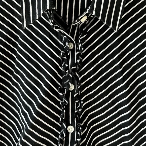Tommy Hilfiger Women's Button Down Black & White Striped Ruffle Blouse Size 8 - Picture 11 of 11